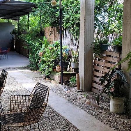 Hostal Villa Del Rio Las Brisas Villavieja Buitenkant foto