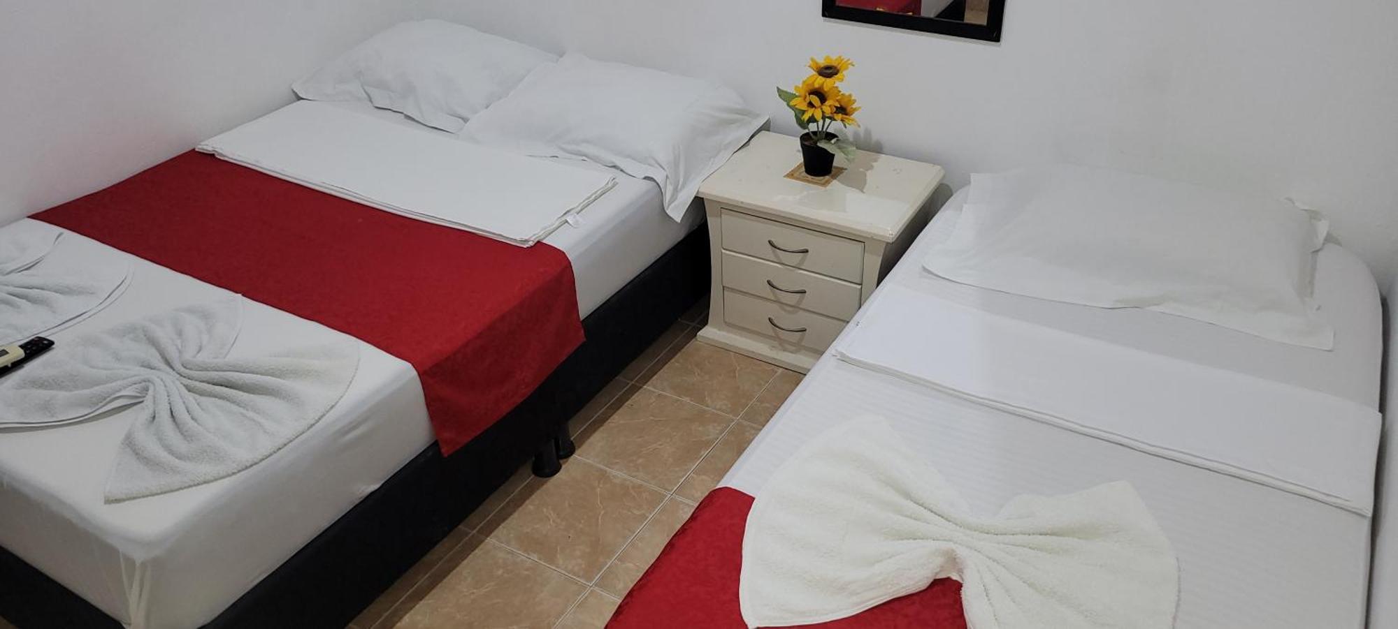 Hostal Villa Del Rio Las Brisas Villavieja Buitenkant foto