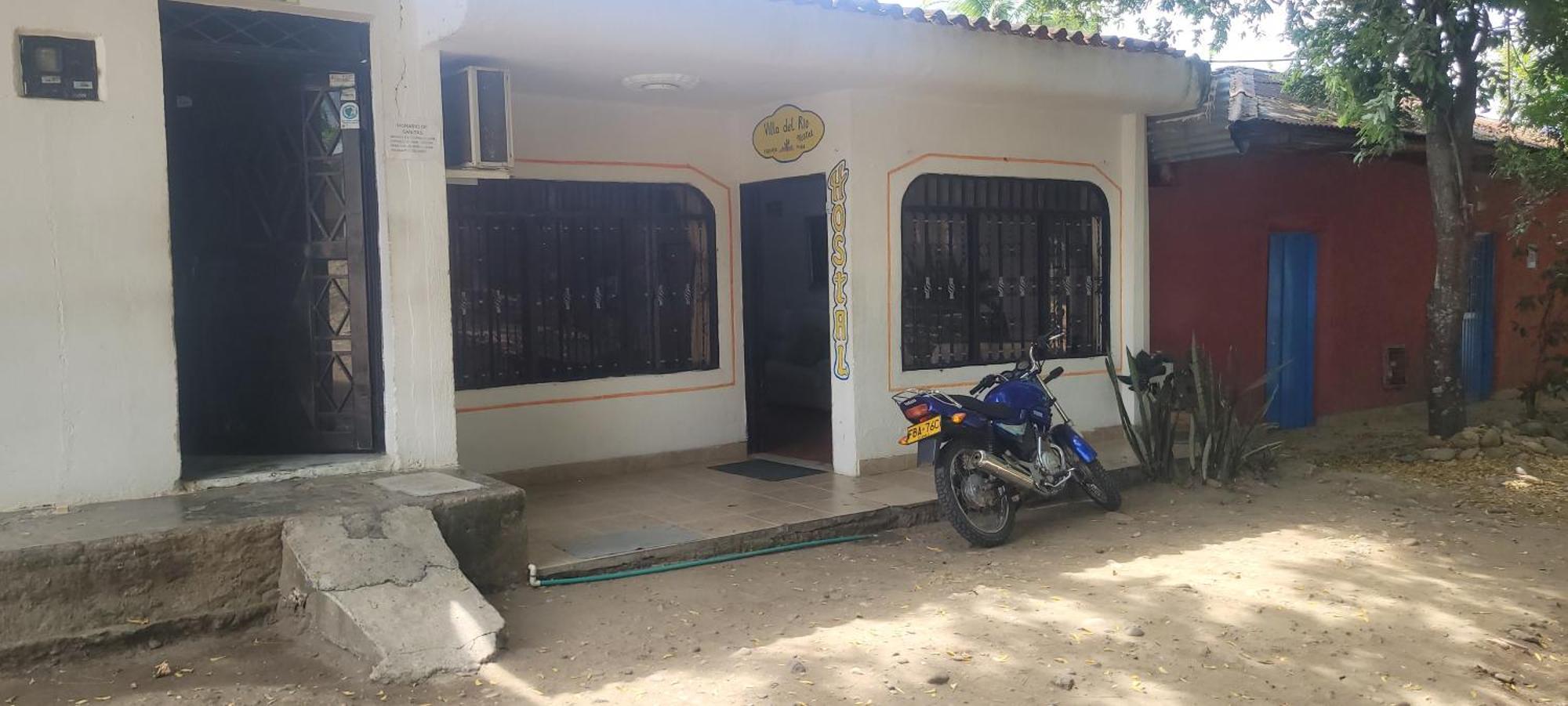 Hostal Villa Del Rio Las Brisas Villavieja Buitenkant foto