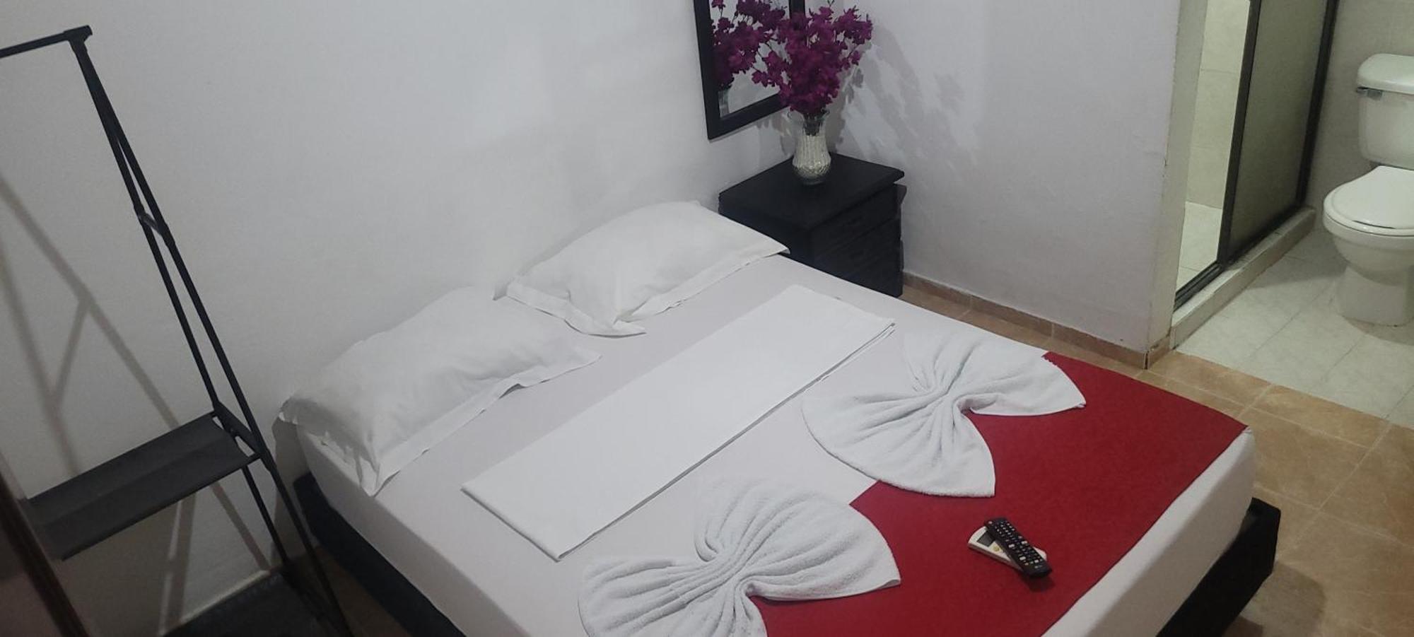 Hostal Villa Del Rio Las Brisas Villavieja Buitenkant foto