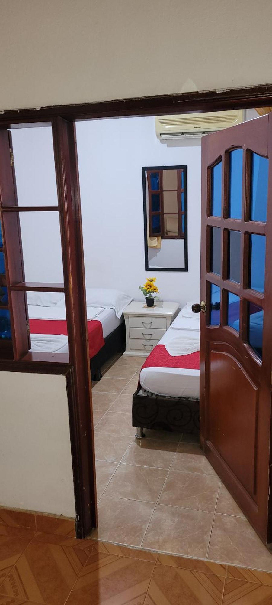 Hostal Villa Del Rio Las Brisas Villavieja Buitenkant foto
