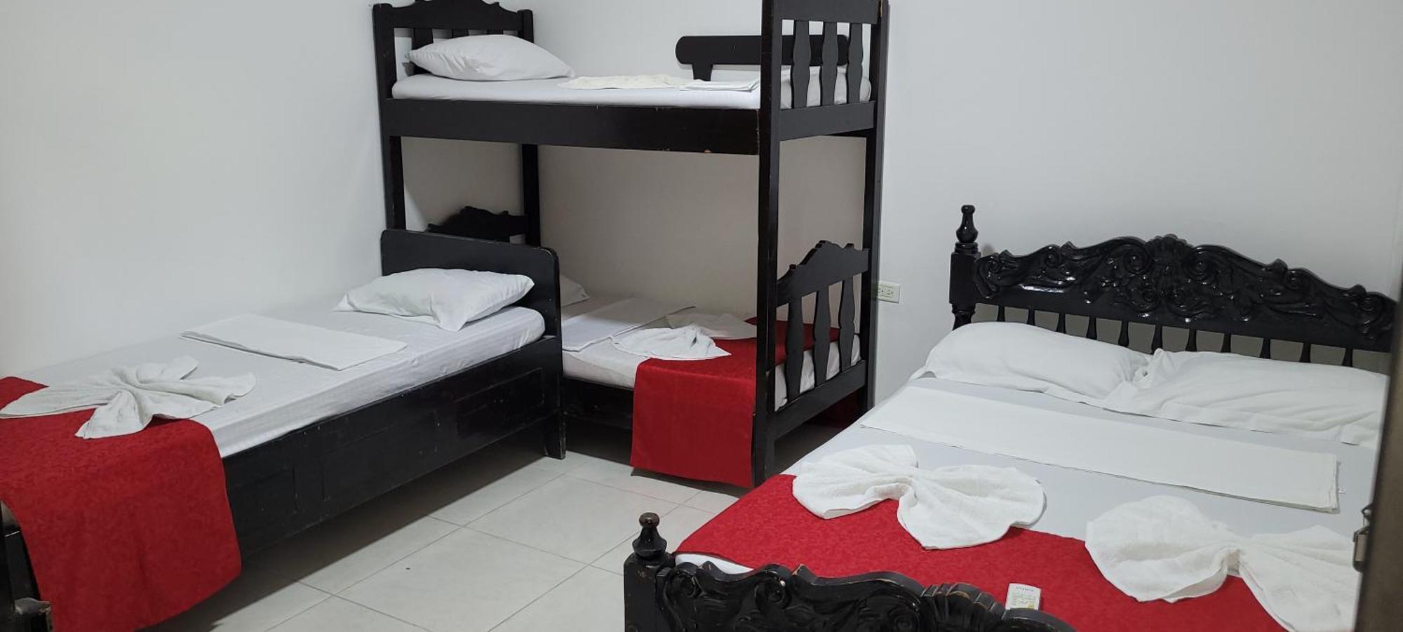 Hostal Villa Del Rio Las Brisas Villavieja Buitenkant foto