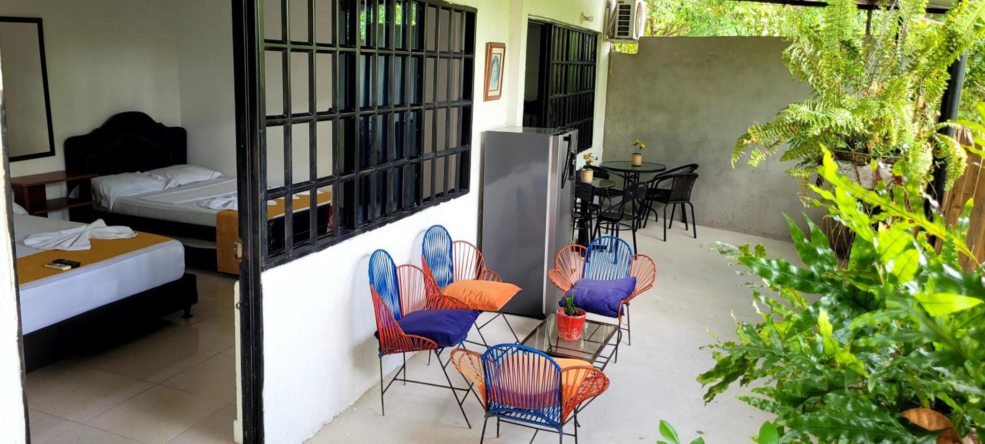 Hostal Villa Del Rio Las Brisas Villavieja Buitenkant foto