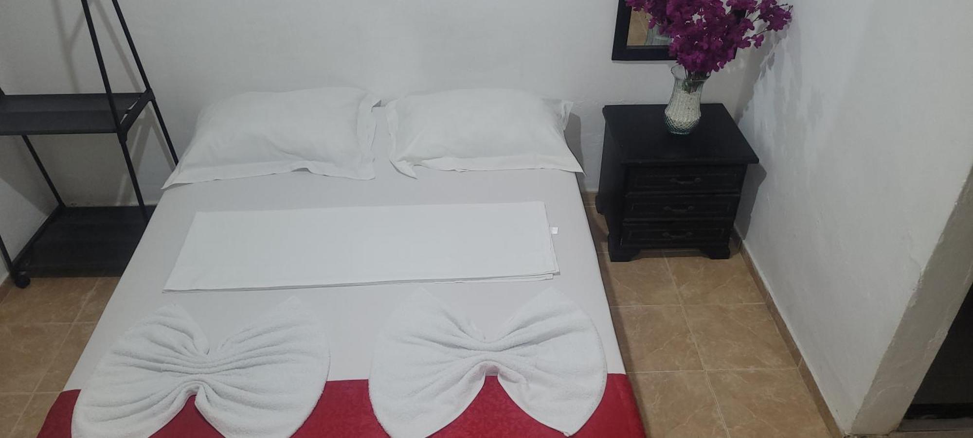 Hostal Villa Del Rio Las Brisas Villavieja Buitenkant foto