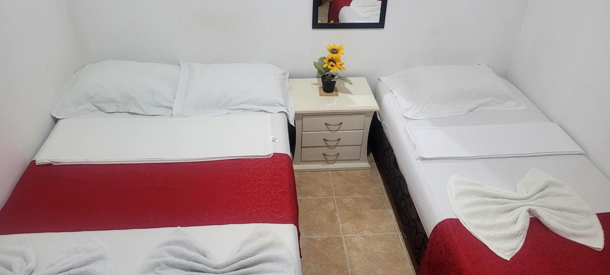 Hostal Villa Del Rio Las Brisas Villavieja Buitenkant foto
