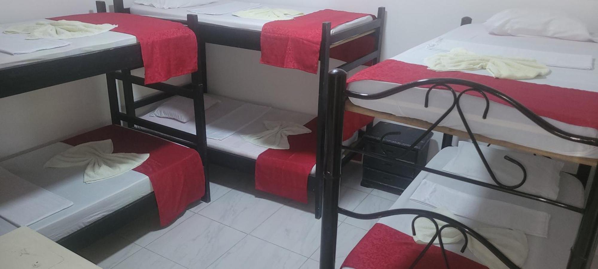 Hostal Villa Del Rio Las Brisas Villavieja Buitenkant foto