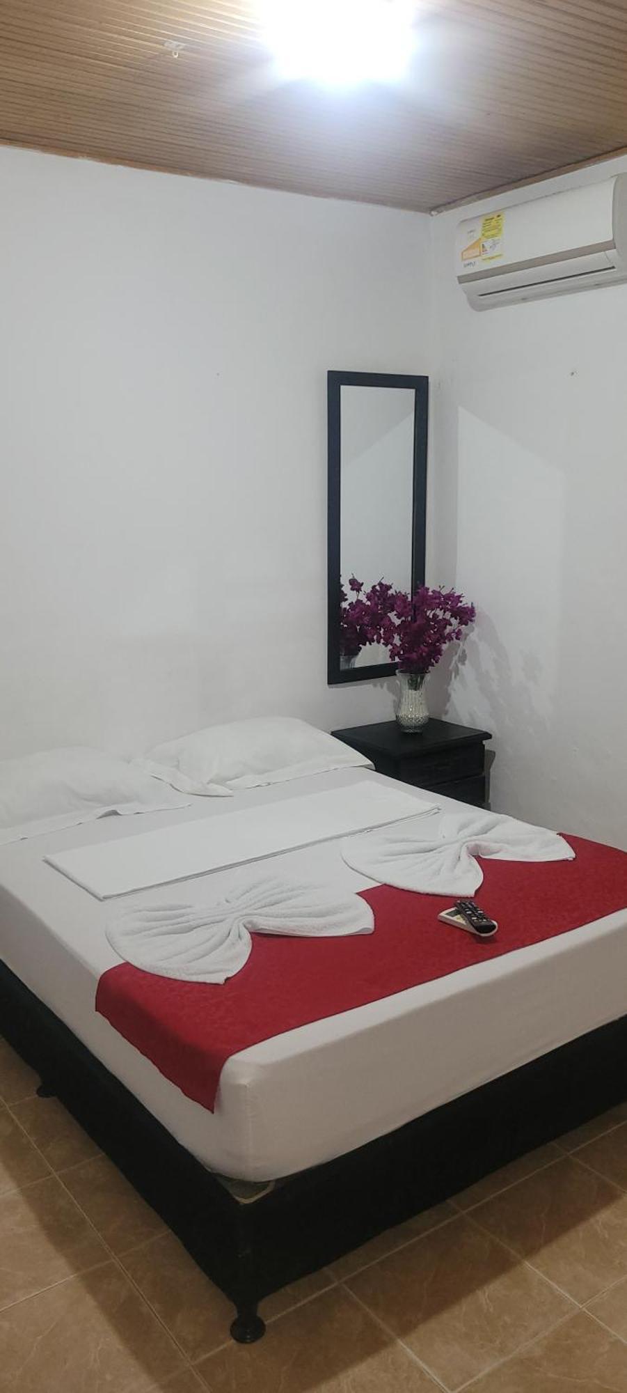 Hostal Villa Del Rio Las Brisas Villavieja Buitenkant foto