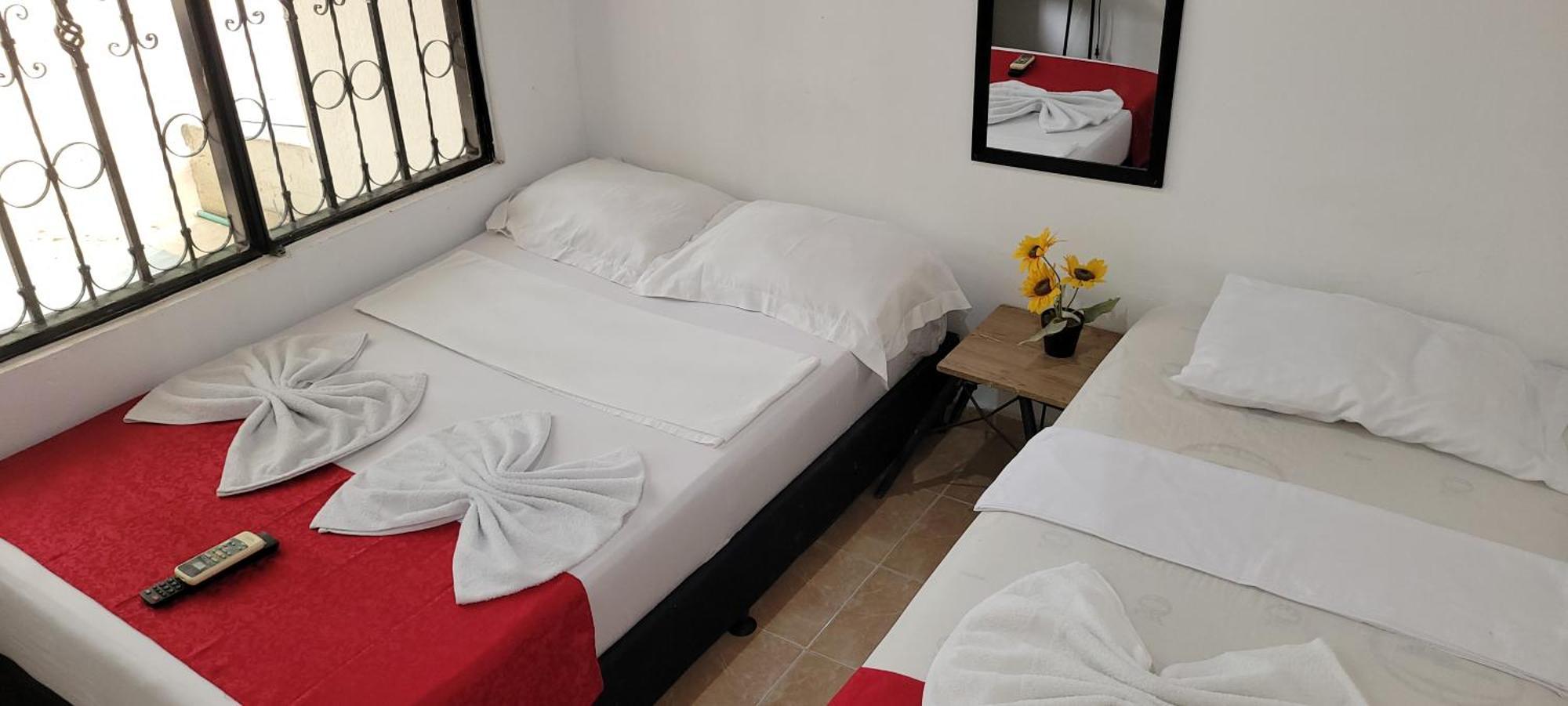 Hostal Villa Del Rio Las Brisas Villavieja Buitenkant foto