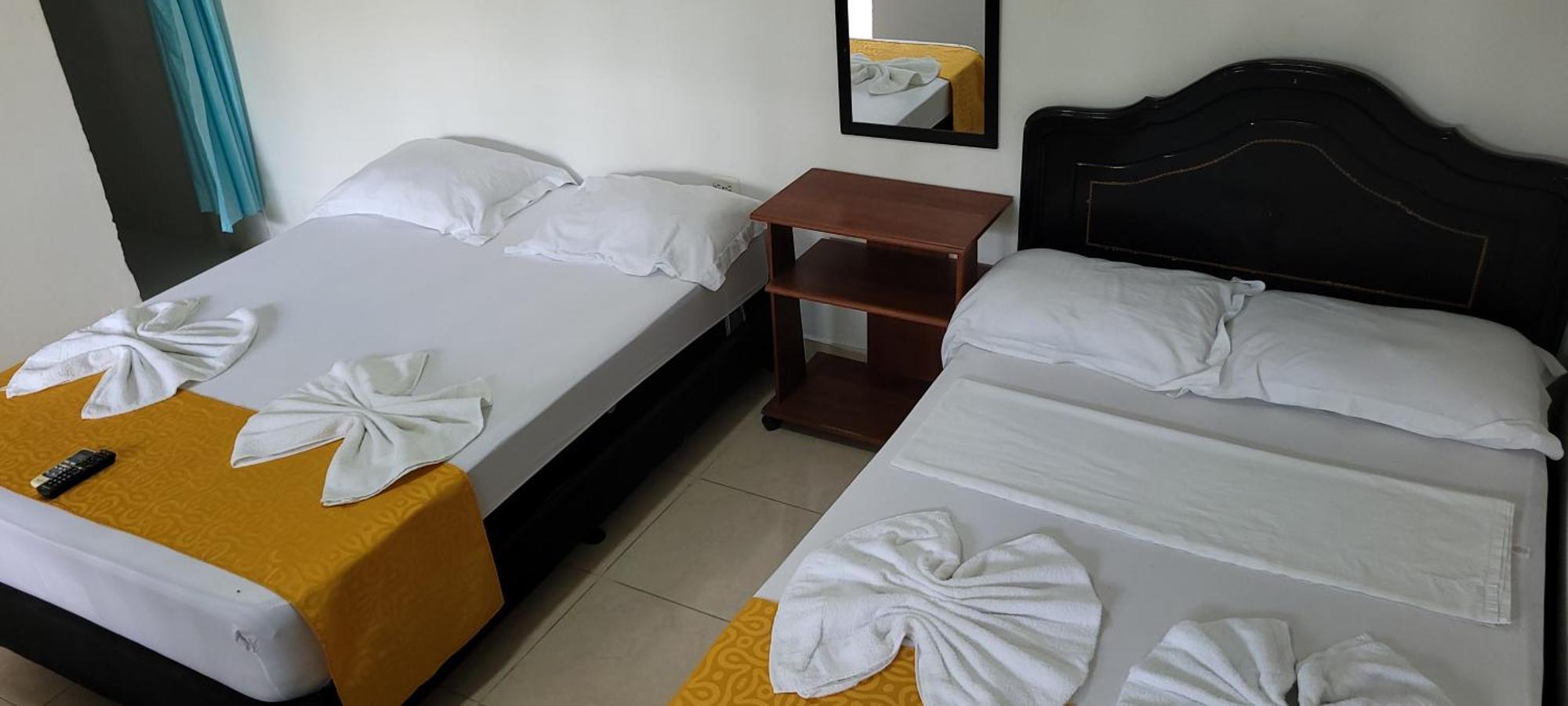 Hostal Villa Del Rio Las Brisas Villavieja Buitenkant foto
